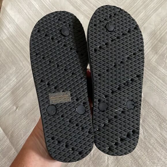 Showaflops Boys Black & Grey Tire Tracks Flip Flops - Size 2 - Picture 5 of 5